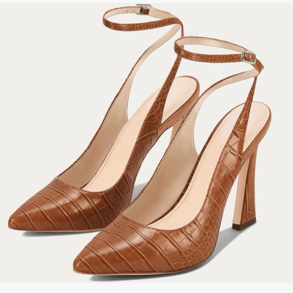 Elegant Brown Croc-Embossed Heels - Picture 1 of 6
